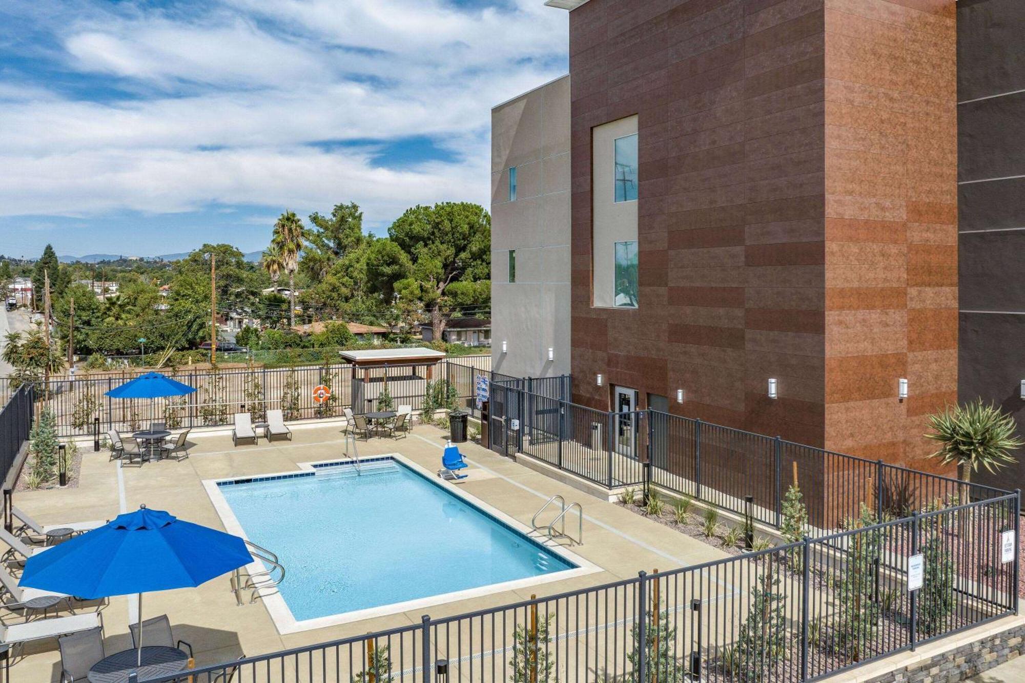 La Quinta Inn & Suites By Wyndham Yucaipa מראה חיצוני תמונה